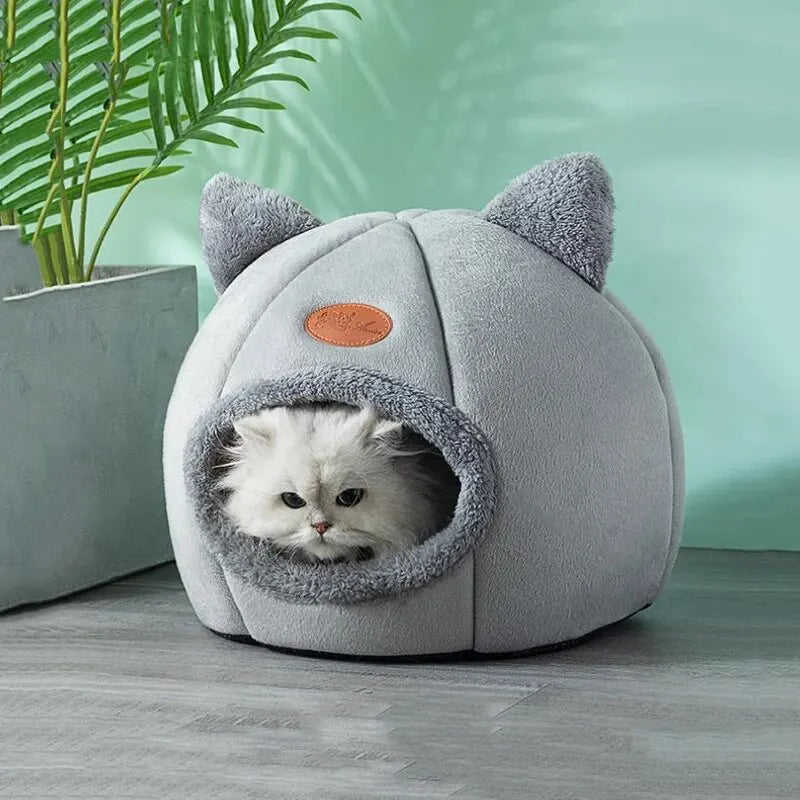 Transform your cat’s rest with a cozy, warm, and safe cat house. The semi‑closed design in a cute cat‑head shape provides comfort, protection, and non‑slip stability — perfect for all seasons. The ideal bed for cats who love to feel cared for.