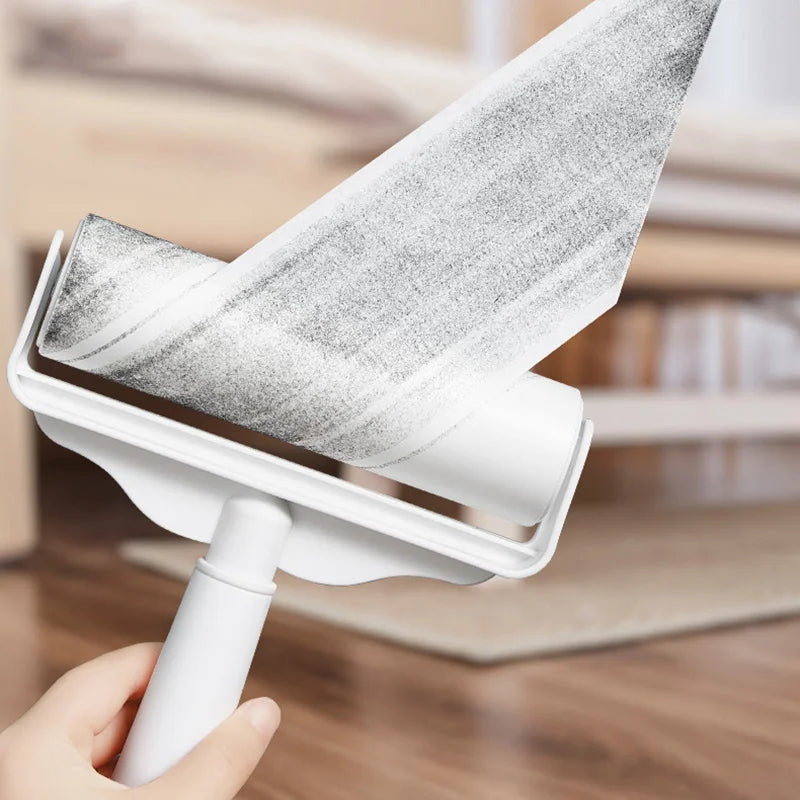 Say goodbye to pet hair and reclaim the comfort of your home. With a 124cm extendable handle, clean sofas and carpets effortlessly and without back pain. Essential for pet owners in the UK and EU who want a spotless home and more time to love their pets.